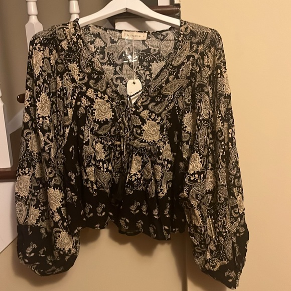 Brand new beautiful spring top - Picture 5 of 5